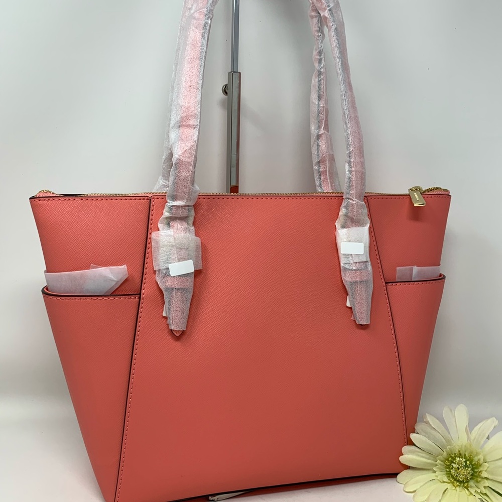 Michael Kors Charlotte Large Top Zip Tote - Picture 5 of 10